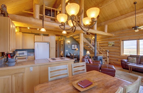Livingston Cabin | Yellowstone Cabin w/Stunning Mountain Views