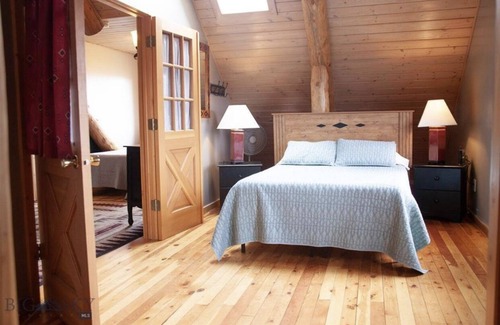 Dillon Cabin | Yellowstone Inspired Lodge - Two Fireplaces