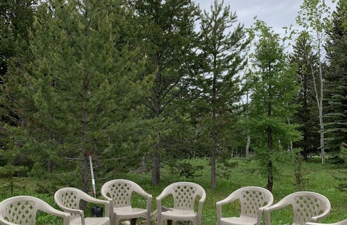 Island Park Cabin | YELLOWSTONE's PREMIER CABIN CLEAN& SPACIOUS KITCHEN with Fireplace, Dog Friendly