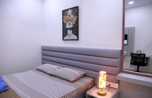 Serilingampally Apartment | Yendluri's- QueenBed Room-4 Kondapur, Gachibowli
