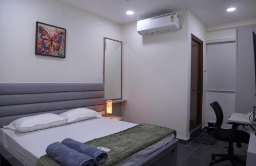 Serilingampally Apartment | Yendluri's- QueenBed Room-4 Kondapur, Gachibowli