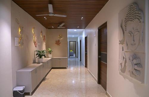 Serilingampally Apartment | Yendluri's- QueenBed Room-9 Kondapur, Gachibowli
