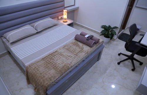 Serilingampally Apartment | Yendluri's- QueenBed Room-11 Kondapur, Gachibowli