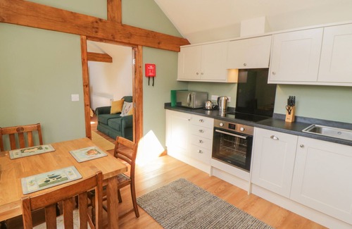 Allerston Cottage | YEOMAN'S COTTAGE, pet friendly, with a garden in Thornton-Le-Dale