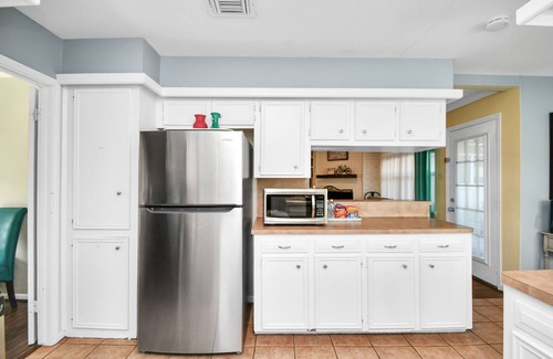 Shenandoah House | Yes-pets. Business, medical, shopping, trails, the Woodlands amenities.