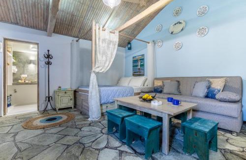 Skopelos Apartment | Yianna Cottage Studios