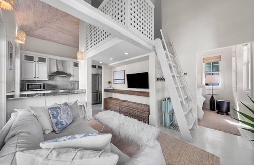 West Panama City Beach House | YOLO Carriage House l Gulf Views l Hot Tub l Pool l Bikes