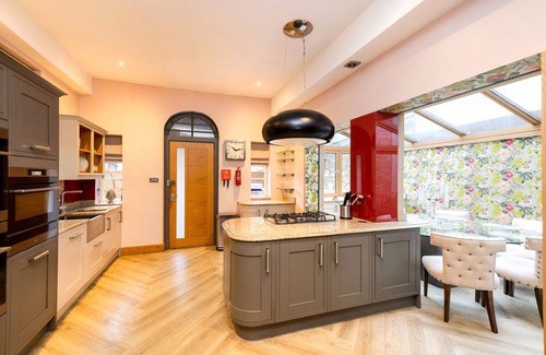 New Town Villa | York Place - Three Bedroom Villa, Sleeps 6