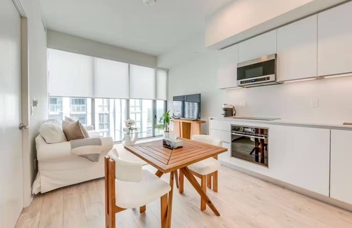 Bloor-Yorkville Condo | Yorkville Luxury Unit