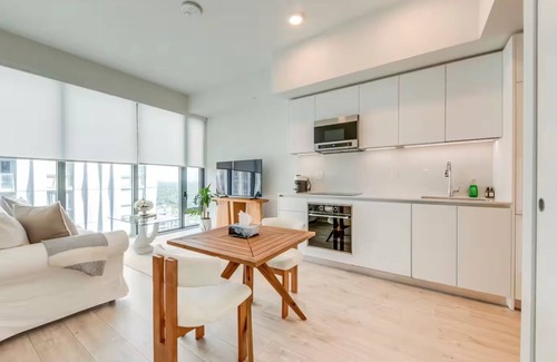 Bloor-Yorkville Condo | Yorkville Luxury Unit