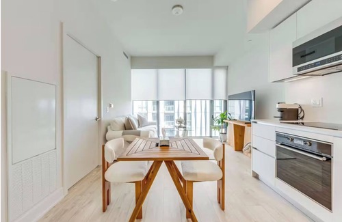 Bloor-Yorkville Condo | Yorkville Luxury Unit