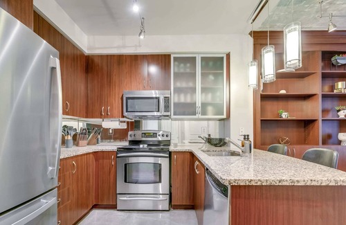 Yorkville Apartment | Yorkville's Junior - One Bedroom Aparthotel, Sleeps 2