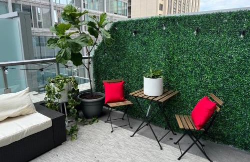 Bloor-Yorkville Hotel | Yorkville Terrace