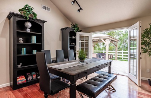 Oakhurst House | Yosemite + Bass Lake – Hot Tub, Games, Sleeps 13