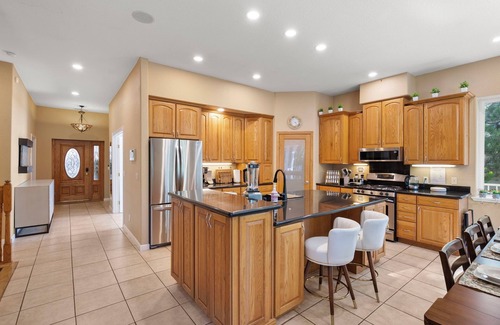 Groveland House | Yosemite-bound Lake fun Spacious 6bdr house game room outdoor dining