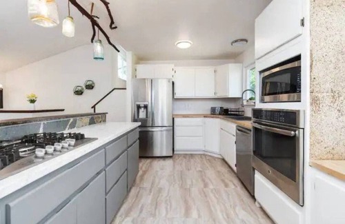 Mariposa House | ★Yosemite Gateway Oasis★ ♛Royal Beds Pool