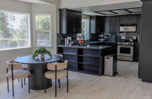 Mariposa House | Yosemite Luxe Family Lodge - Spa, Theater, Sauna, EV, Game Room, Poker Table