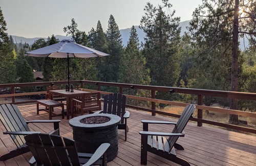 Mariposa House | Yosemite Mountain Cabin, Quiet, Forest Views, Fire Pit, New AC