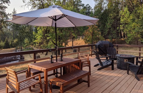 Mariposa House | Yosemite Mountain Cabin, Quiet, Forest Views, Fire Pit, New AC