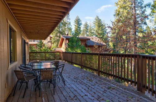 Yosemite West House | Yosemite Quail - Nestled in with a View