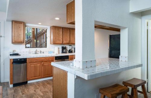 Yosemite West House | Yosemite Quail - Nestled in with a View