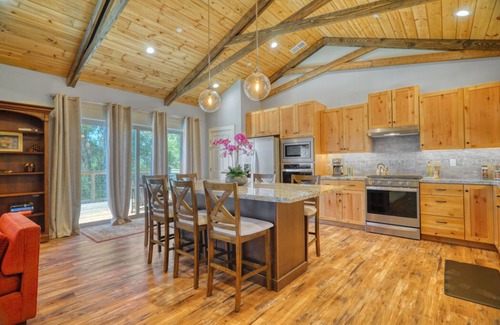 Groveland House | Yosemite Retreat: Charming 3-bedroom/2 Bath house in Groveland with AC