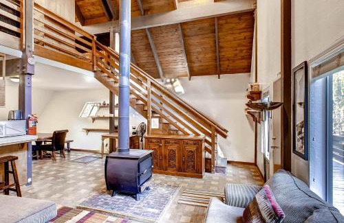 North Wawona House | Yosemite's Creekside Birdhouse