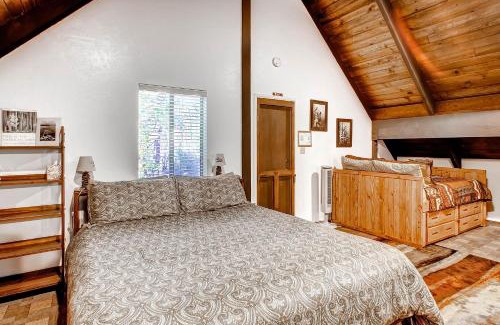 North Wawona House | Yosemite's Creekside Birdhouse