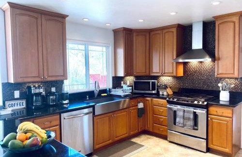 Oakhurst House | Yosemite South Gate House with Hot Tub, Views & Game Room