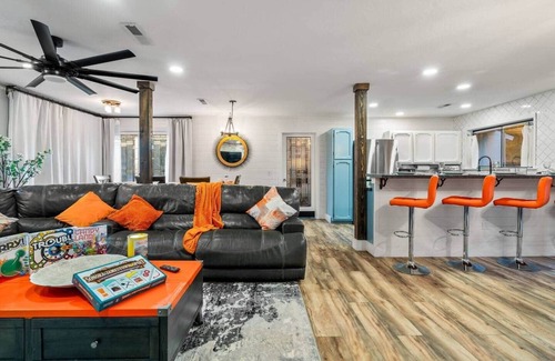 Sonora House | Yosemite Stargaze Hot Tub*2 Decks*Game Room*4 TVs