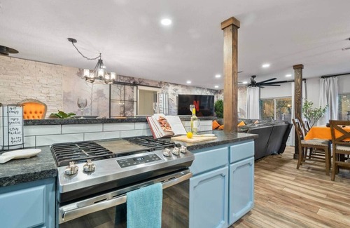 Sonora House | Yosemite Stargaze Hot Tub*2 Decks*Game Room*4 TVs
