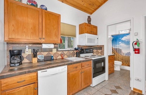 Yosemite West Cabin | Yosemite Woods - Charming Upper Unit in Ynp!