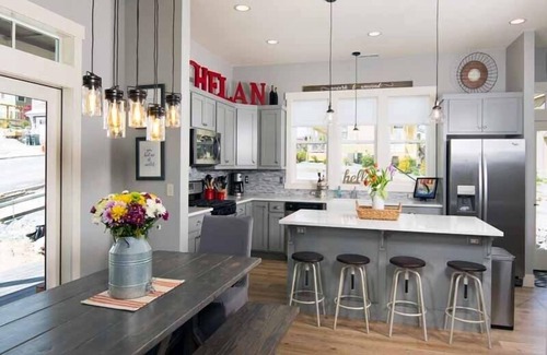 Chelan House | You Had Me At Merlot at The Lookout at Lake Chelan