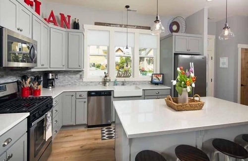 Chelan House | You Had Me At Merlot at The Lookout at Lake Chelan
