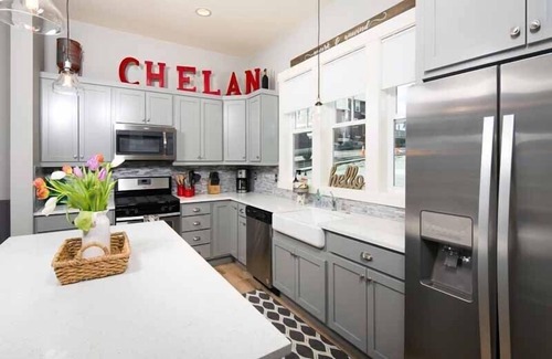 Chelan House | You Had Me At Merlot at The Lookout at Lake Chelan