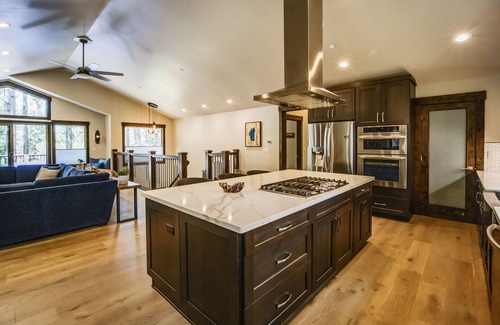 South Lake Tahoe House | You'll Love This New Luxury Mountain Modern Getaway - New Sauna + Close to Town