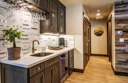 South Lake Tahoe House | You'll Love This New Luxury Mountain Modern Getaway - New Sauna + Close to Town