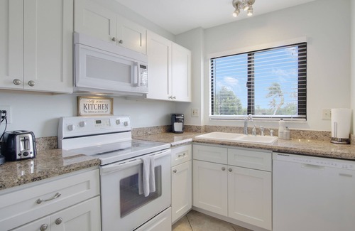 Bella Vista Condo | You will love it here! - large 2 story Condo, 3 min walk from beach