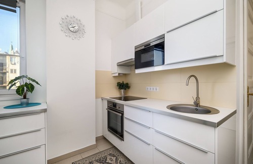 Belso-Ferencvaros Apartment | Your 2 BD HOME away from home