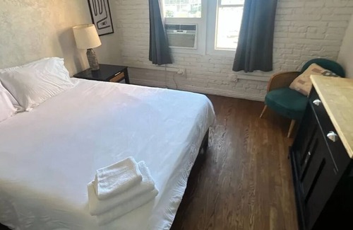 Westlake Apartment | Your 420-Friendly Creative Hideaway in DTLA