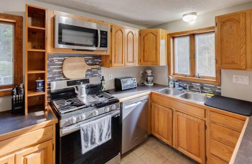 Gilman House | Your 5-BR White Mountain Retreat