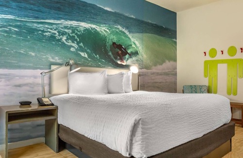 St. Pete Beach Resort | Your Beach Adventure Awaits! Garden View, Outdoor Pool, Free Parking and BIke
