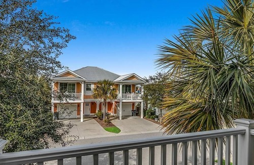 Windy Hill Villa | Your Cozy Hideaway: 1 Bdrm with Balcony Near Beach