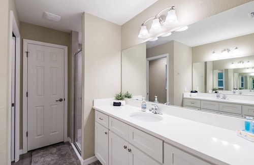 Dunnellon House | Your Family Escape! Sleeps 8, Backyard w/ Firepit