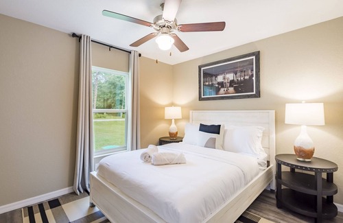 Dunnellon House | Your Family Escape! Sleeps 8, Backyard w/ Firepit