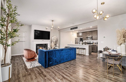 Church Street House | Your Family Vacation Destination W/2 Car Garage- Sleeps 7 Near Airport!