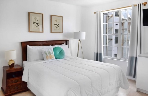 Flamingo/Lummus Hotel | Your Fun Packed Miami Beach Vacation! Short Walk to Art Deco Historic District