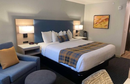 Wasilla Hotel | Your Gateway to Adventure in Alaska | Lakefront Stay