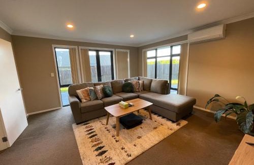 Pukehangi House | Your Happy place-Quiet area & Spa pool