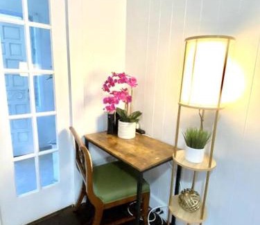 Hilo House | YOUR HILO HOMEBASE - Lovely 3 Bedroom in Heart of Hilo with AC!